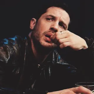🤔 Tom Hardy acteur, homme, portrait, célébrité, blouson cuir telegram sticker