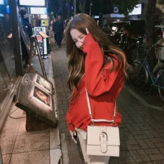 💗 Frau, roter Pullover, Straße, Nacht, Mode, Stil telegram sticker