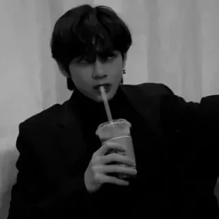 🥤 kpop, айдол, певец, черно-белое, человек, напиток telegram sticker