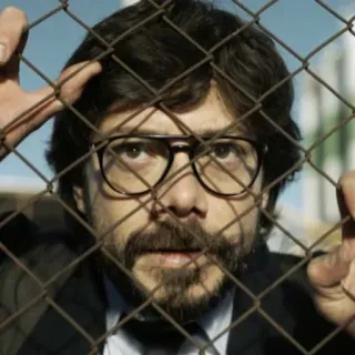 😐 Professor Money Heist Mann, Brille, Bart, Gesicht, Zaun, Haus des Geldes, Professor, Charakter whatsapp sticker