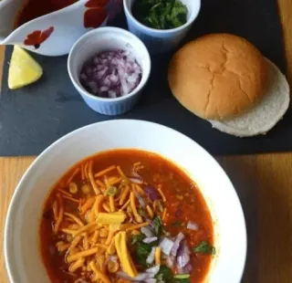 🍲 pav bhaji, indian food, street food, vegetarian, spicy telegram sticker