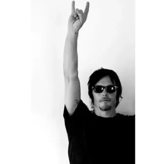 🤘 Norman Reedus ator, celebridade, homem, óculos de sol, rock and roll, gesto de mão telegram sticker