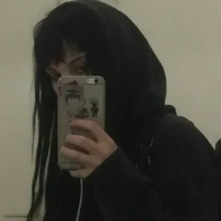 🍷 femme, selfie, sweat à capuche, cheveux whatsapp sticker