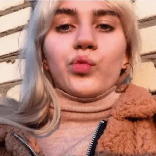 😘 mujer, selfie, retrato, pelo rubio, beso, morritos, persona telegram sticker