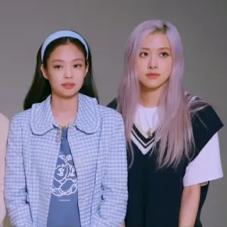 👩‍🤝‍👩 женщины, kpop, азиатские, певица, знаменитость telegram sticker