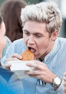 🎸 Niall Horan Niall Horan, cantor, One Direction, comendo, comida telegram sticker