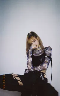 🤦‍♀ Lisa (BLACKPINK) K-pop, zangeres, vrouw, beroemdheid, BLACKPINK, Lisa, mode telegram sticker