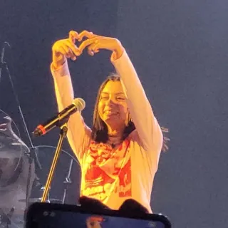 💛 woman, singer, heart, love, concert, stage, performance telegram sticker