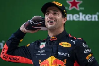 📞 Daniel Ricciardo fórmula 1, carreras, automovilismo, piloto, red bull, carrera, deportes telegram sticker