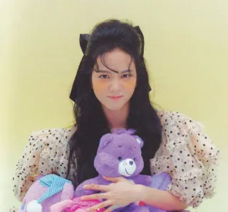 🧸 mulher, retrato, cabelo preto, boneca, laço, vestido telegram sticker