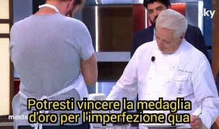 🥇 Potresti vincere la medaglia d'oro per l'imperfezione qua cooking, chef, food, italian telegram sticker