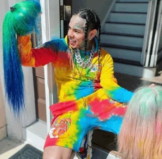 🧑‍🎤 6ix9ine Rappeur, Personne, Tie and dye, Coloré, Chanteur, Célébrité telegram sticker