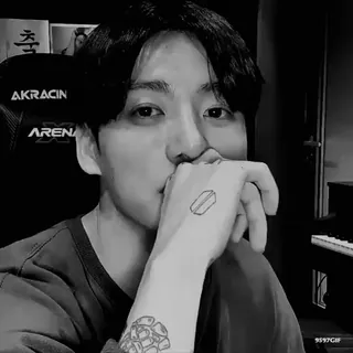 🥥 Jungkook Jungkook, BTS, K-pop, piosenkarz, tatuaż, idol telegram sticker