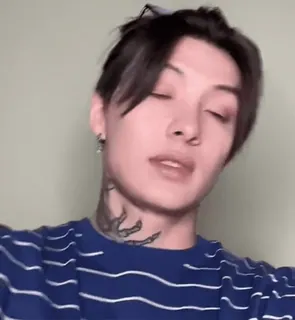 🙄 男性, タトゥー, ポートレート, 人物, 屋内 telegram sticker