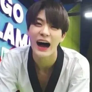 🤟 đàn ông, người, đồng phục trắng, người châu á, há miệng, cười telegram sticker
