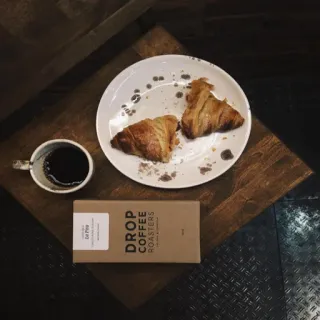 😗 DROP COFFEE ROASTERS café, croissant, café da manhã, torrefadores de café, comida, bebida, pastelaria whatsapp sticker