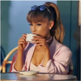 💧 Ariana Grande ariana grande, chanteuse, café, actrice, pop star, célébrité telegram sticker