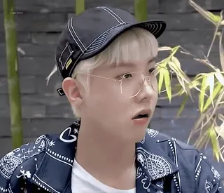 🧐 person, man, glasses, hat, blonde hair, kpop, singer telegram sticker