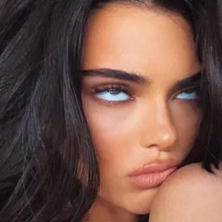 🙄 Kendall Jenner Modella, Donna, Persona, Celebrità, Meme, Alzare gli occhi al cielo telegram sticker