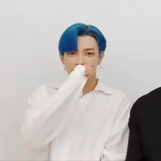 ⛈ K-Pop, Idol, cabelo azul, coreano whatsapp sticker