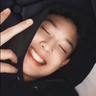 🤘 ourprince người, nụ cười, áo hoodie, chân dung, ảnh tự chụp, thanh thiếu niên, trong nhà telegram sticker