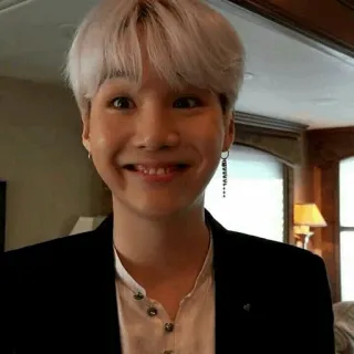 😁 Suga Kpop, BTS, Min Yoongi, Cantante, Musica, Intrattenimento telegram sticker