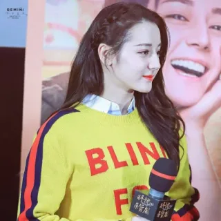 🔫 BLIND FOR Mode, Pullover, Gelb, Frau, Porträt, Dilraba Dilmurat telegram sticker