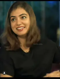 🥰 nazriya_arey_ phụ nữ, chân dung, người, khuôn mặt, nụ cười, Nazriya Nazim telegram sticker