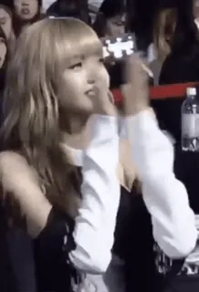 👏 Lisa 中指, 冒犯, 手势, K-POP, 歌手, Lisa whatsapp sticker