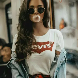 🕶 Levi's femme, chewing-gum, décontracté, mode, style, jeune, lunettes de soleil telegram sticker