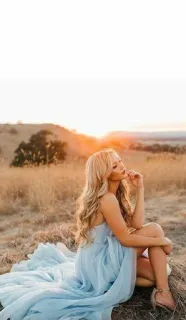 🎶 femme, robe, blonde, champ, coucher de soleil, beauté telegram sticker
