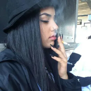 🚬 喫煙, タバコ, 女性, 帽子, 煙 whatsapp sticker