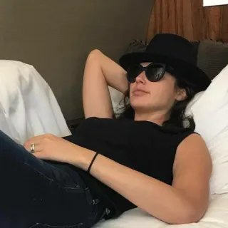😴 Gal Gadot woman, sunglasses, hat, actress, celebrity telegram sticker