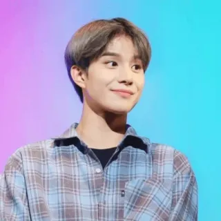 🔥 kpop, asiático, homem, retrato, celebridade, pessoa whatsapp sticker
