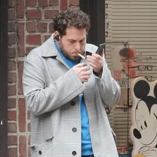 💡 мужчина, курение, сигарета, зажигалка, Джона Хилл, человек telegram sticker