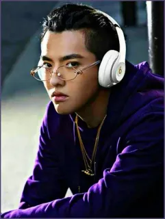 ➖ Kris Wu Kris Wu, cuffie, musica, cantante, attore, occhiali telegram sticker