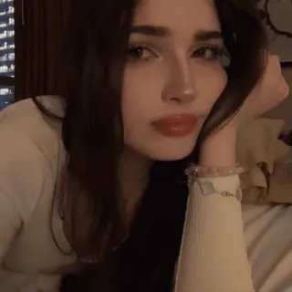 🧺 @wallgif girl, selfie, aesthetic, brunette, wink, woman, portrait, beauty telegram sticker
