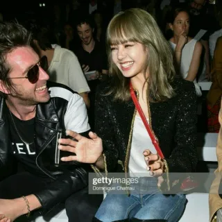 😂 Lisa celebrità, Lisa, Blackpink, moda, intrattenimento, cantante, idolo telegram sticker