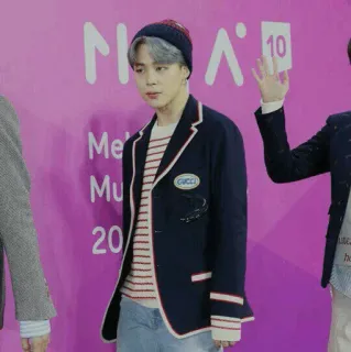 💸 Jimin K-pop, BTS, cantor, moda, música, Gucci whatsapp sticker