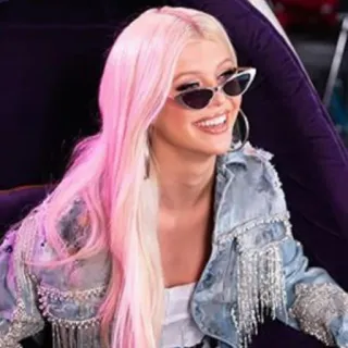🔥 Frau, blonde Haare, Sonnenbrille, lächelnd, Jacke, Porträt telegram sticker