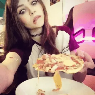 😎 DEAN
&LIRE Frau, Pizza, Essen, Nahrung, Choker telegram sticker