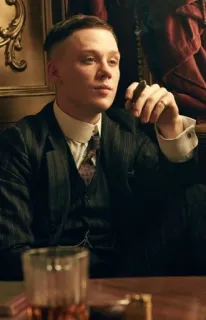 🤔 John Shelby Peaky Blinders peaky blinders, john shelby, cigare, alcool, costume, série tv telegram sticker