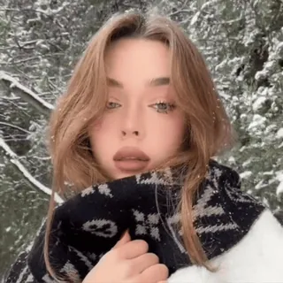 🧺 wallgif woman, winter, snow, scarf, portrait, girl, beauty telegram sticker