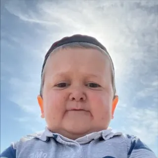 😝 Hasbulla Magomedov Hasbulla, Mini Khabib, Meme, Daguestán, Rusia, Influencer whatsapp sticker