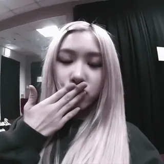 🏩 mujer, kpop, rosa, rubia, beso, selfie whatsapp sticker