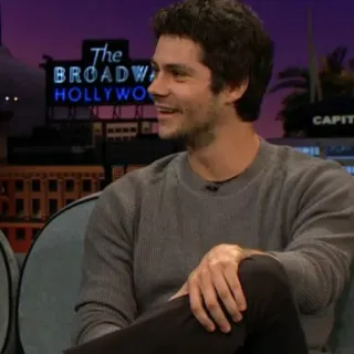 📎 Dylan O'Brien, aktor, selebriti, pria, sweter abu-abu, Hollywood telegram sticker