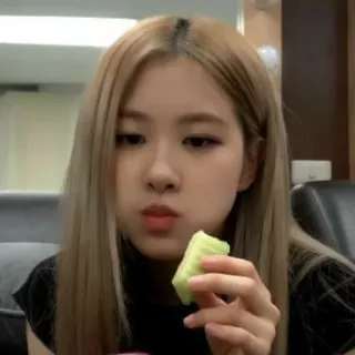 🥗 Rosé женщина, блондинка, розовое вино, еда, k-pop, знаменитость telegram sticker