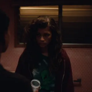 🧬 Rue Bennett Euphoria Rue Bennett, Euphoria, Zendaya, Drama adolescente, Serie de TV whatsapp sticker