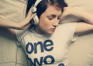 🎵 one two casque, musique, personne, femme, écoute telegram sticker