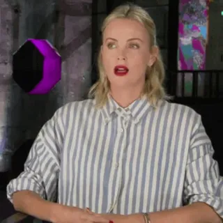 🌶 Charlize Theron actriz, rubia, camiseta de rayas, celebridad, mujer telegram sticker